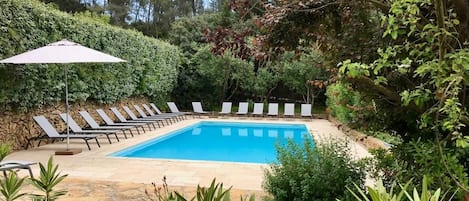 Piscine commune - Common pool - 11 x 5,5 m