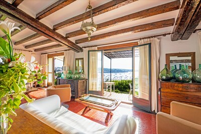 Fantástico  Hotel  con Vistas a la Bahía de Cadaques