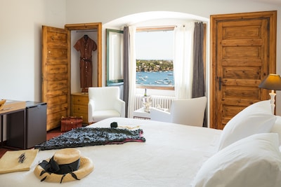 Fantástico  Hotel  con Vistas a la Bahía de Cadaques