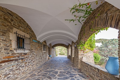 Fantástico  Hotel  con Vistas a la Bahía de Cadaques