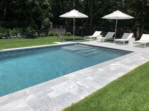 beautiful heated gunite pool,electric cover and childproof optional fence