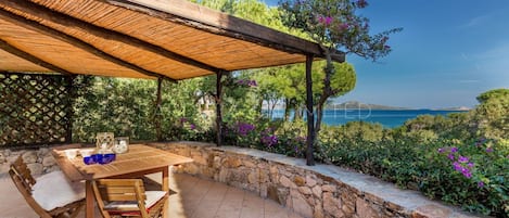 Nord Sardinien. Fabelhafte Villa zur Miete in Lu Impostu mit herrlichem Meerblick.