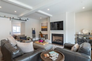 The spacious 1300 square suites host gas fireplaces and large screen cable TV's 