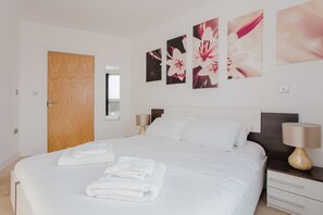 Master Bedroom (ensuite), EU king size bed (160 *200cm, could add a single bed)