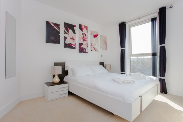 Master Bedroom (ensuite), EU king size bed (160 *200cm, could add a single bed)