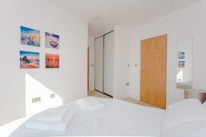 Master Bedroom (ensuite), EU king size bed (160 *200cm, could add a single bed)