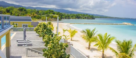 Pool area/Beach