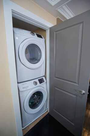 Samsung stacked front load washer/dryer