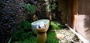 Bain à remous extérieur
