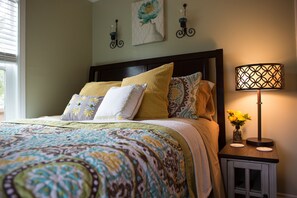 2nd Bedroom - Queen Bed