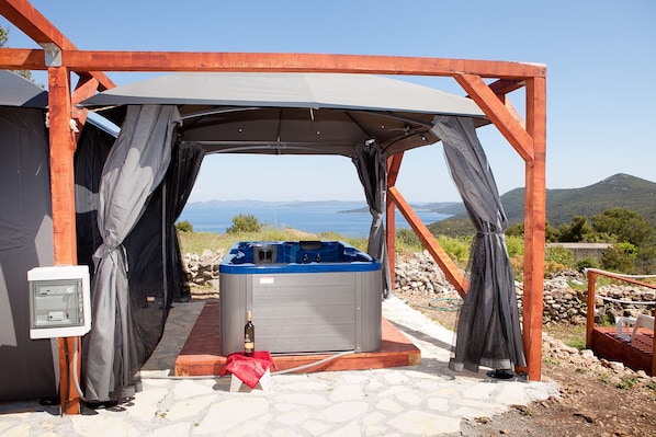 Bain à remous extérieur