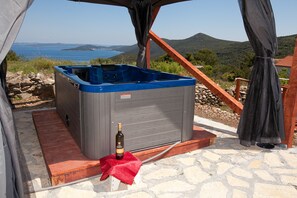 Bain à remous extérieur