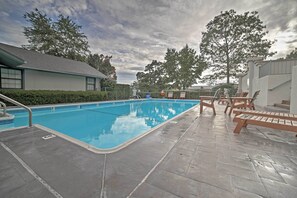 The Greens at Thousand Hills | Seasonal Community Pool