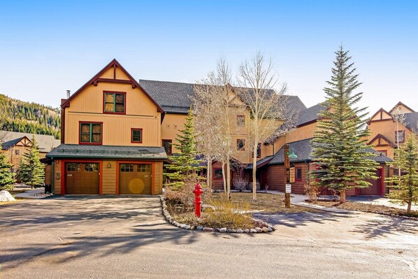 Red Hawk Townhomes in River Run Vilalge
