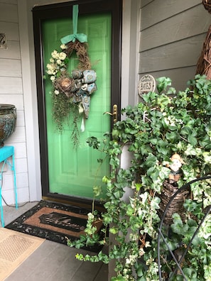 Entrance/Front Porch