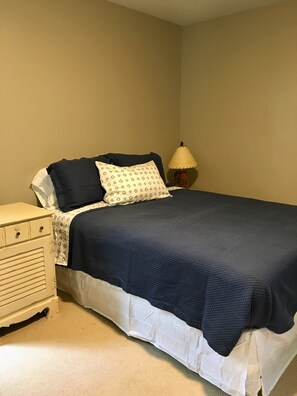 Master bedroom queen 