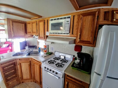 Antelope Loft, Cabin on a beautiful meadow, surrounded by a quiet little stream.