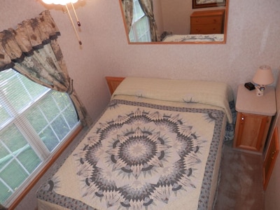 Antelope Loft, Cabin on a beautiful meadow, surrounded by a quiet little stream.