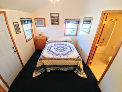 Antelope Loft, Cabin on a beautiful meadow, surrounded by a quiet little stream.