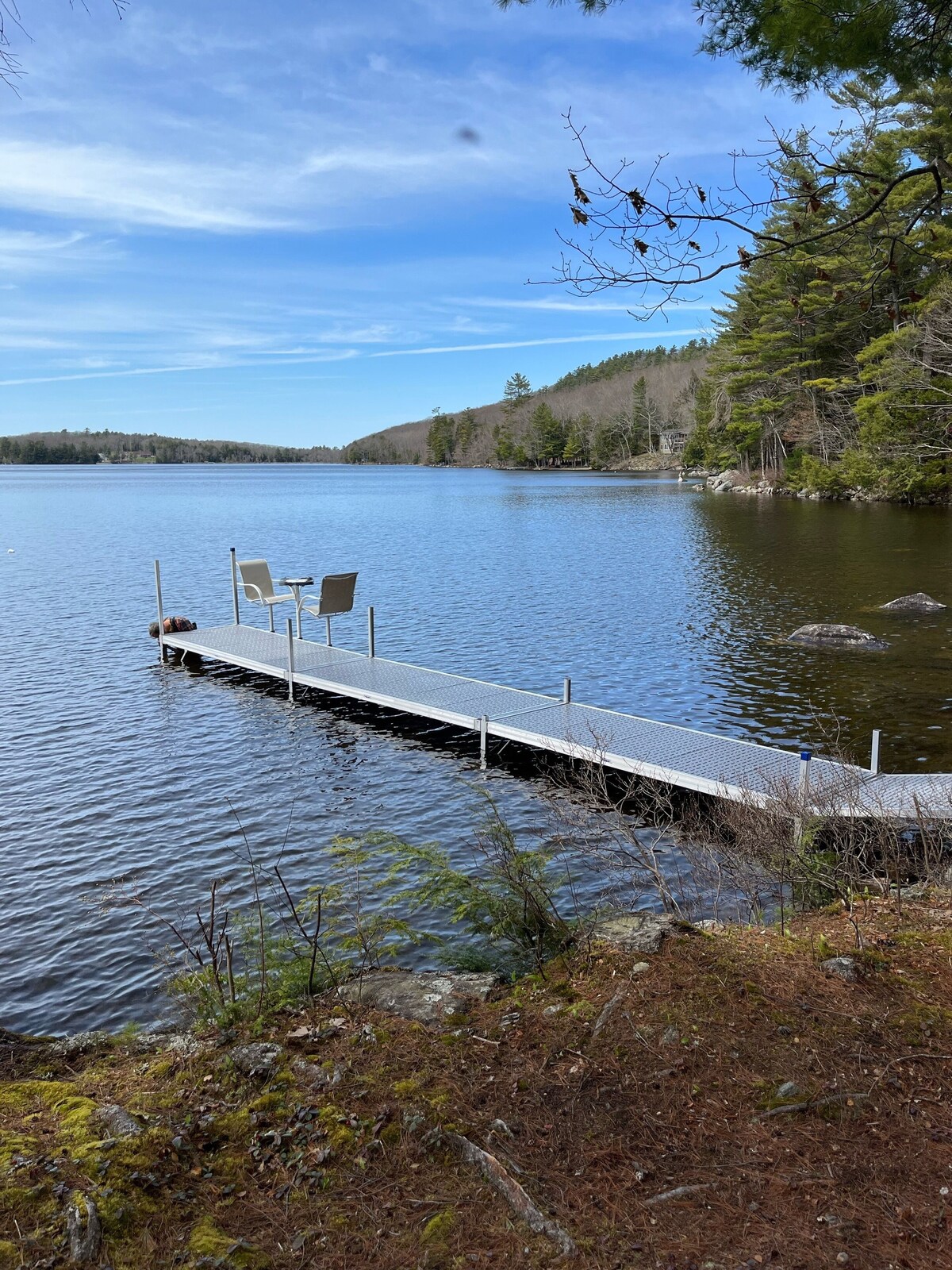 A perfect place for a couples getaway! Picturesque Lakefront cottage.