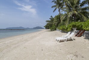 Pretty Beachfront 3BRM Villa with pool 