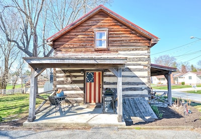 Vintage cabin in the ❤️ of Middletown , MD.  Pet friendly and prime location.