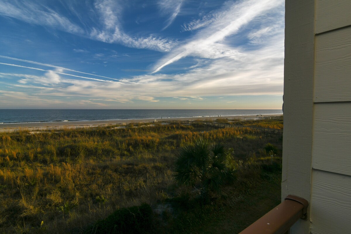 Ocean front 1 bedroom condo with breath taking views