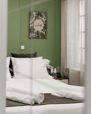 King Size Double Bedroom , 200 cm x 180 cm
