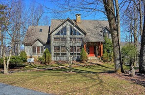 Level Front Yard with Easy Access Inside