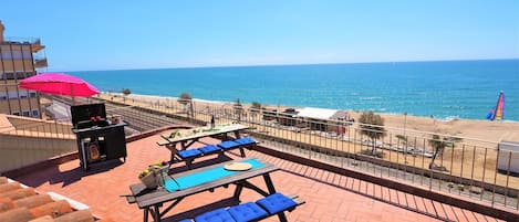Private sun roof terrace with barbecue, sun loungers, tables, sea view