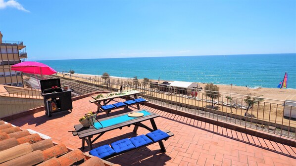 Private sun roof terrace with barbecue, sun loungers, tables, sea view