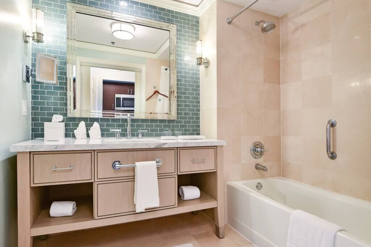 Stunning Studio Apartment Sited @ The Ritz Carlton