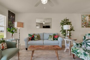 Botanical living room with queen sleeper sofa and gulf view 