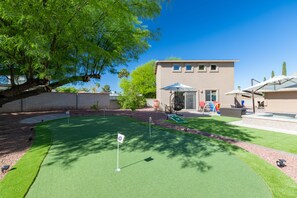 4 Hole Putting Green with Sand Trap