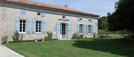 Belle ferme charentaise avec piscine