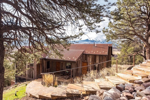The Sopris Sundeck: unbelievable views and luxury finishes. The perfect place to explore the Roaring Fork Valley!