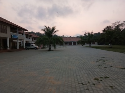 Palm Valley Resort, a calm place for tourists