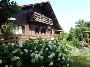  Chalet, coté est, face aux montagnes