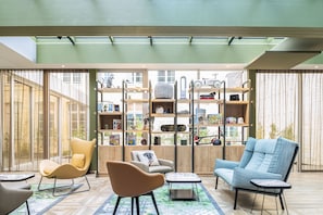 Sala de estar en el lobby