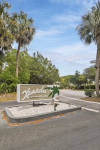 Xanadu 6C, 1 Bedroom, Large Pool, Tennis, Walk to Beach( Condo)