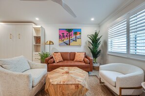Living Area | Cable TV | Central A/C & Heating | Free WiFi