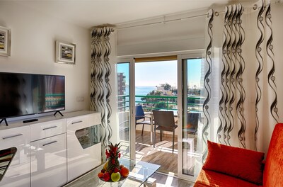 Superior Sea View Apartment in Benidorm, 3 min to the beach, 2 bedroom, balcony