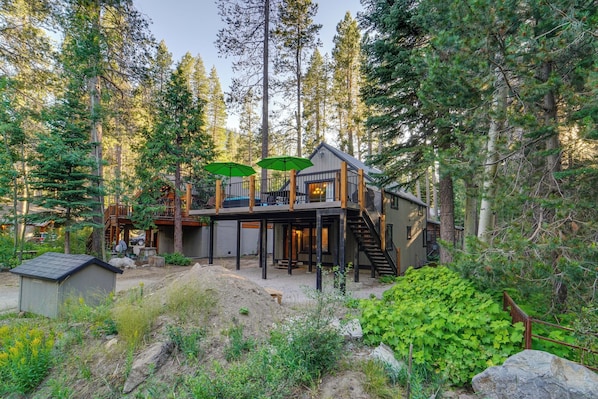 Truckee Vacation Rental | 3BR | 2.5BA | 1,550 Sq Ft | Stairs to Access