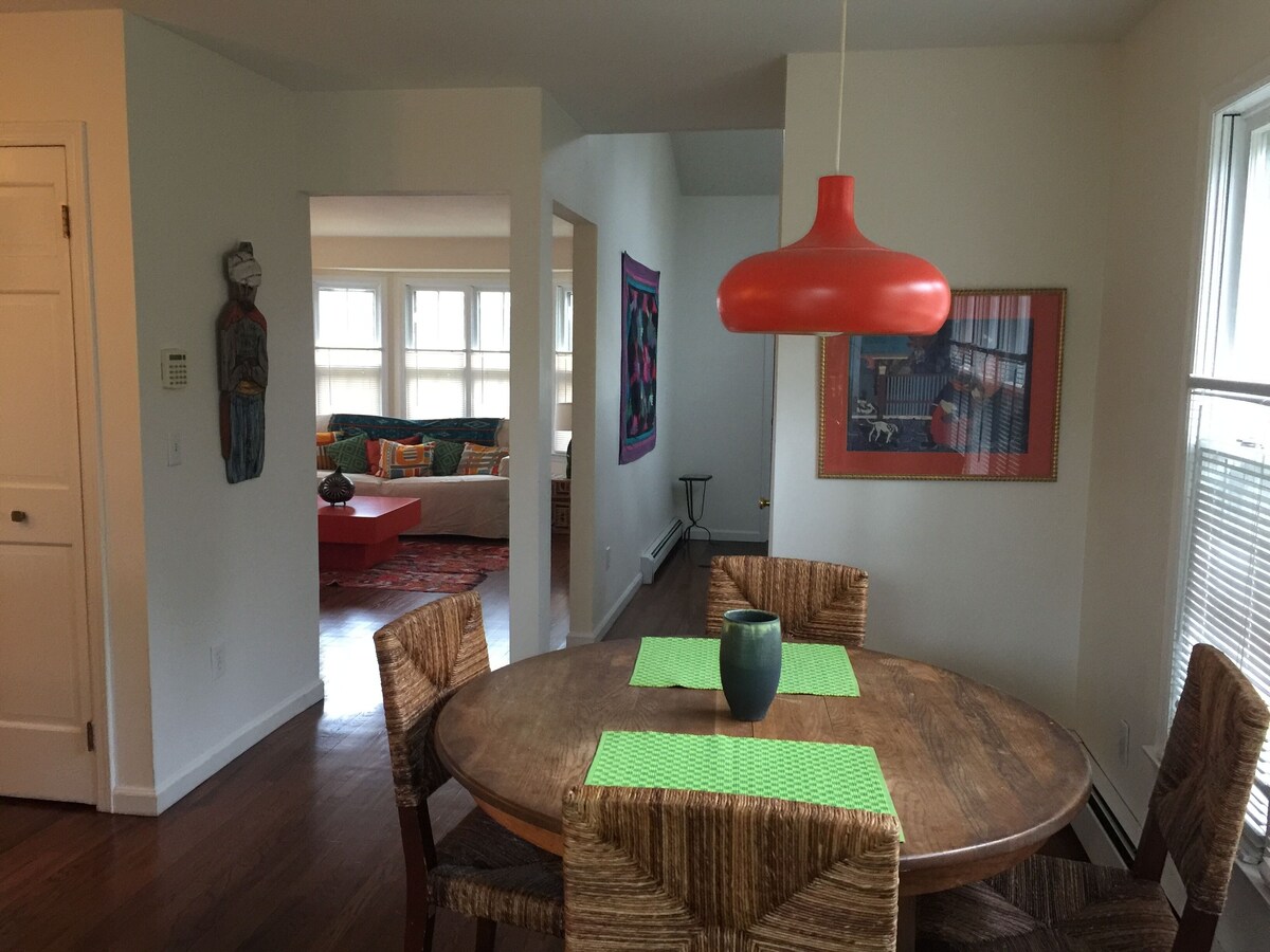 Lovely Sag Harbor Village 3BR, 1.5B Home 4 minute walk to bay beach