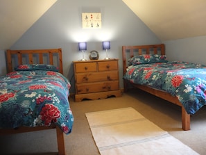 Twin bedroom (third single bed can be provided)