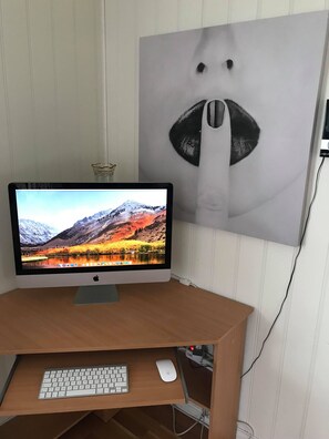 This mac is for free use during your vacation
