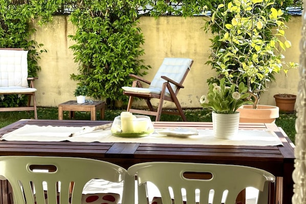 Outdoor dining