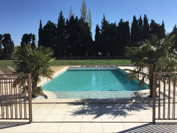 PISCINE VUE DU POOL HOUSE