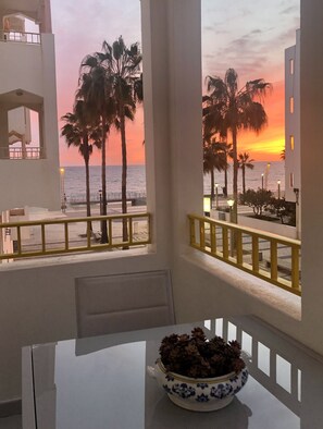 Enjoy the wonderful sunset from the balcony! 