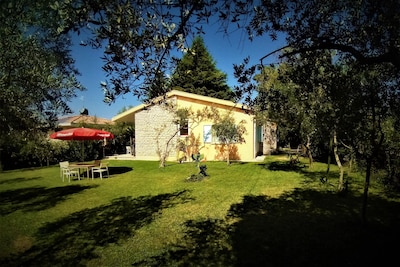 Family oasis on the lake: quiet detached stylish house in 950m² garden